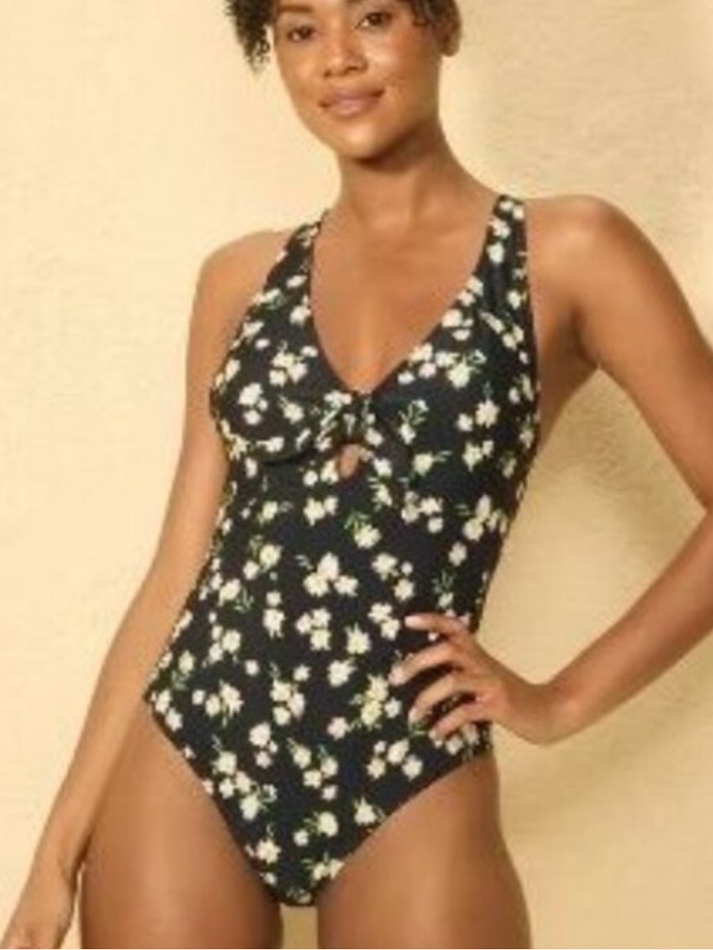Shade & Shore NWOT M Black daisy Floral cut out One-Piece Swimsuit